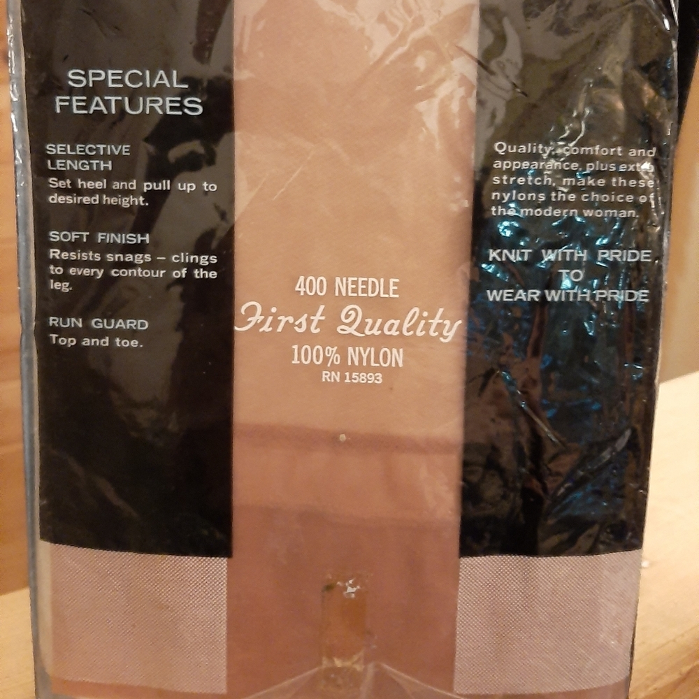 SOLD Stretch Stockings Sheer Seamless - Picture 4 of 8